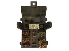 Sikringsboks Renault 7703297637