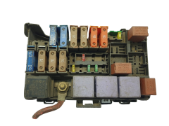 Sikringsboks Renault 8200283131 D 55RDYI0A8 LEAR