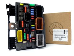 Sikringsboks Ny Original Citroen Peugeot C4 C6 407 9807028580